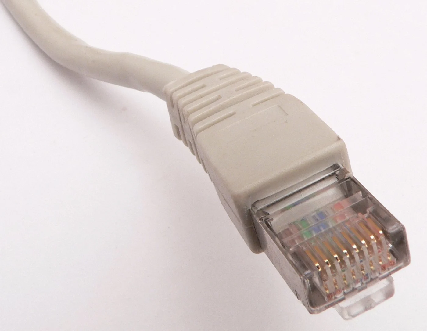 Conectores y cableado de fibra óptica