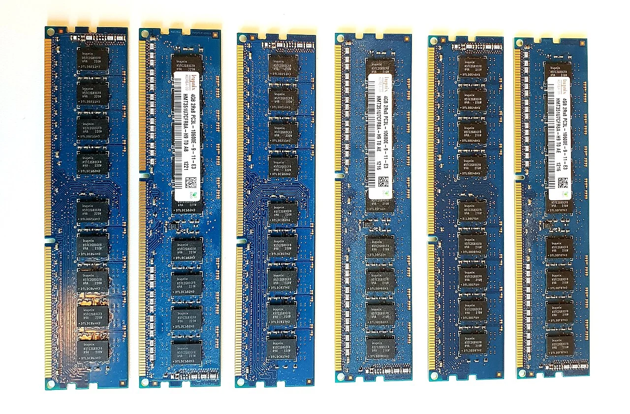 Memory chips, contacts and slots