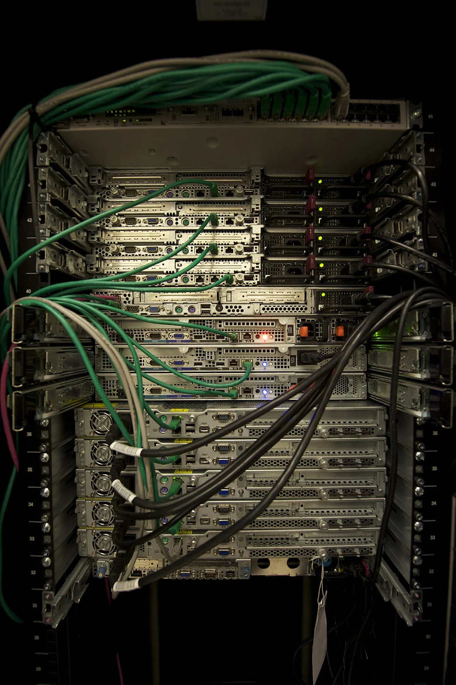 Cabling and connections in network equipment